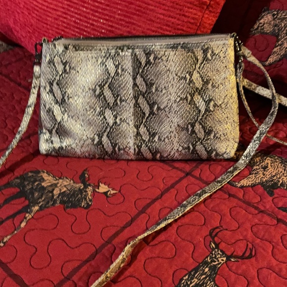 Snake design Hobo crossbody bag like new! - Picture 2 of 5